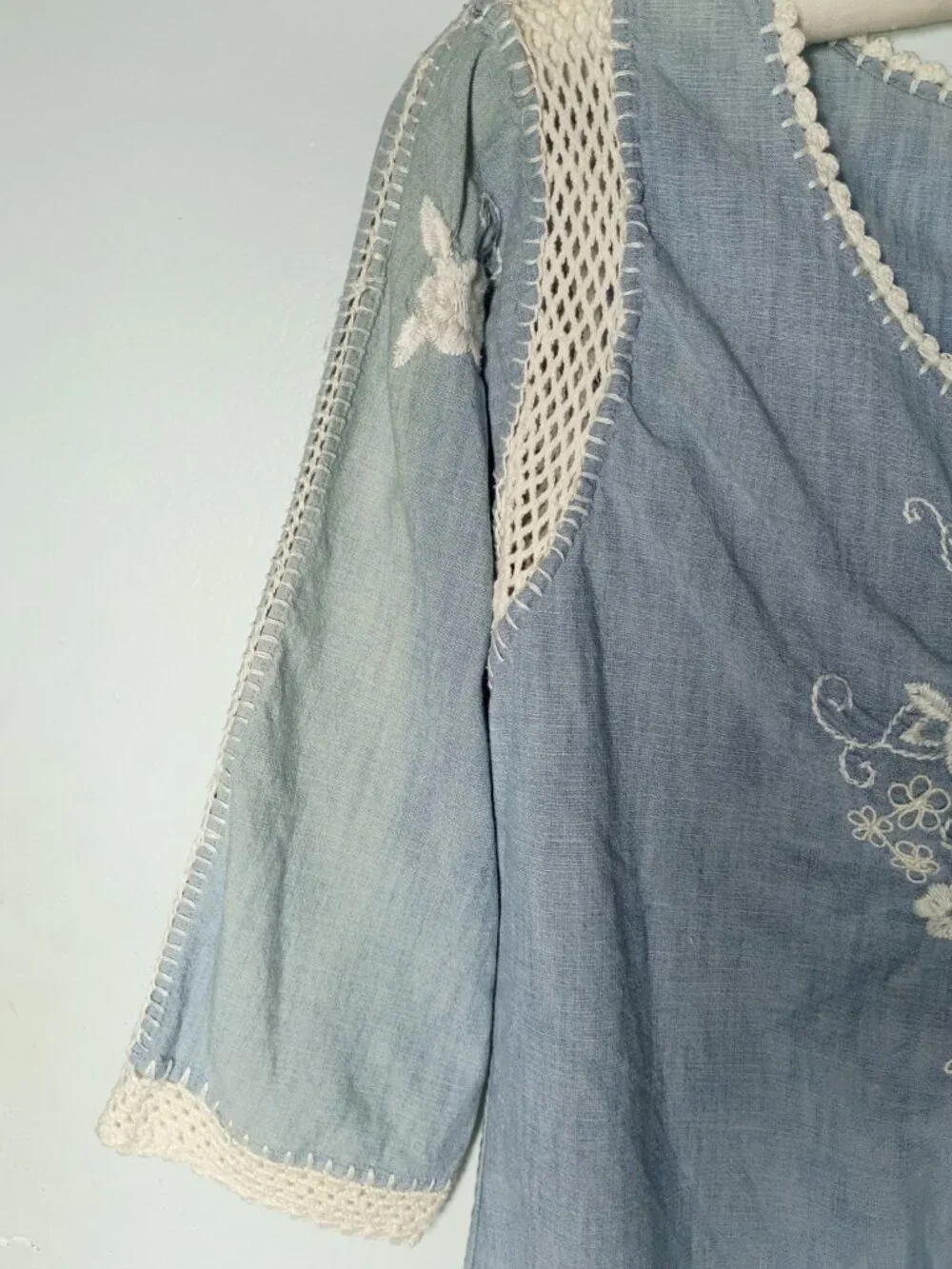 Lucky Brand Boho Embroidered Chambray Top S Cotton Crotchet Floral Peasant